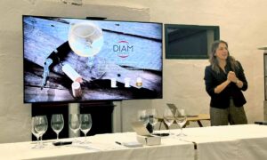 DIAM muestra sus novedades de taponado a Bodegas Familiares de Rioja con una cata de vinos internacionales